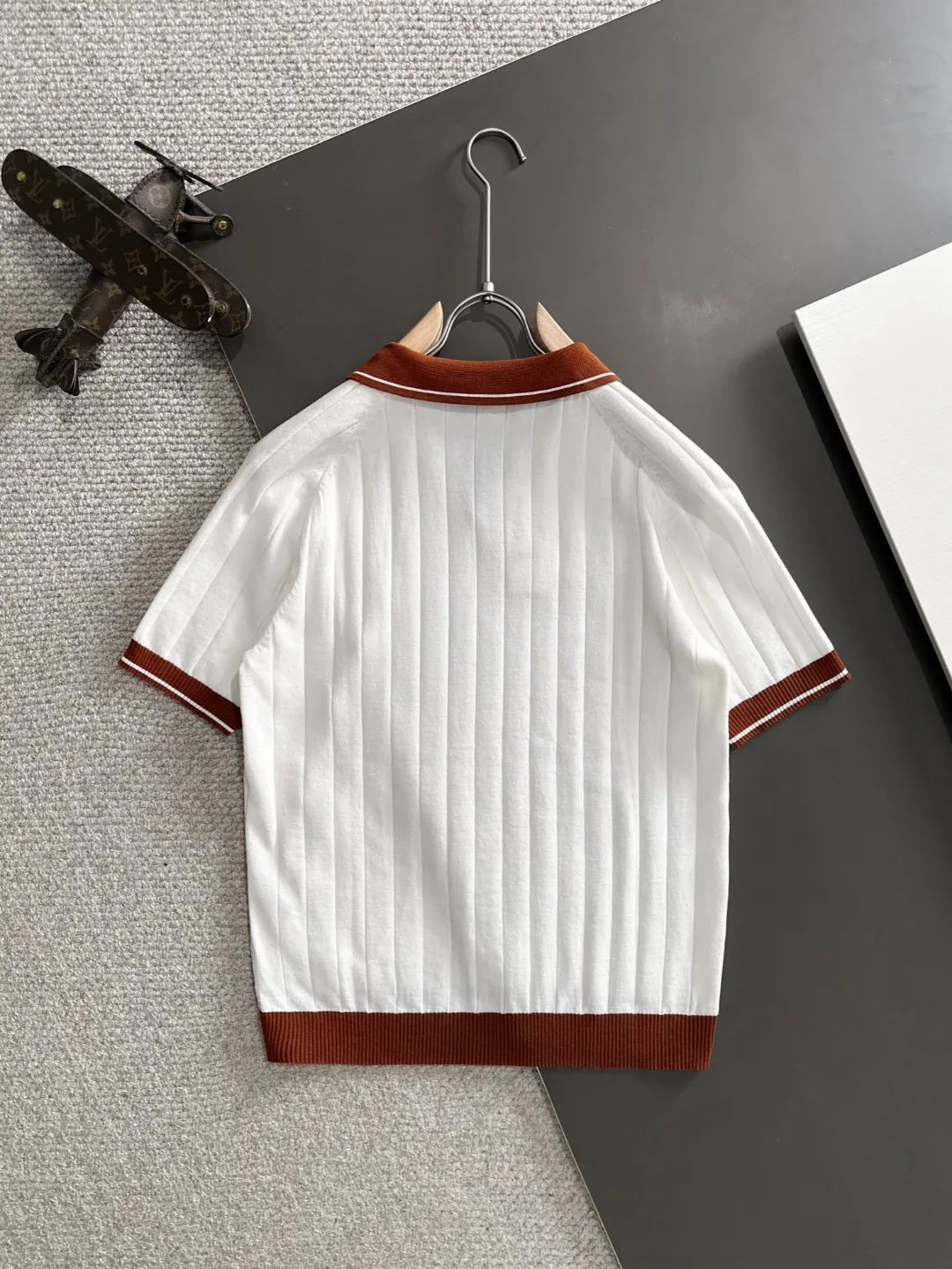 Next day shipment High Quality LP 2036 Summer New Arrival men's short-sleeved T-shirt Made of combed cotton yarn knitted cotton fabric, pure cotton high-weight special yarn, it feels full of weight when weighed, and the upper body is more textured than ordinary T-shirts. This texture can cope with the weather easily and is suitable for both hot and cold! The pattern on the chest adopts three-dimensional embroidery technology, and is perfectly produced stitch by stitch with reference to the original version! Loose fit design, looks noble. Size: M to XXXL